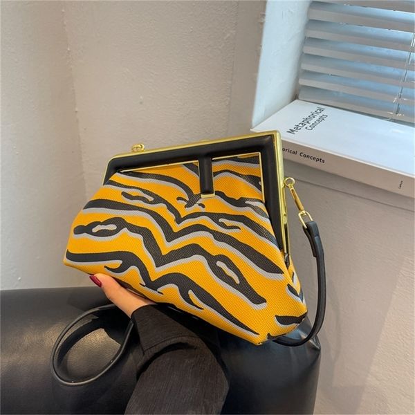

80% off evening bags outlet online women's bags can be customized mixed batches black and white stripe buckle letter clip armpit cloud