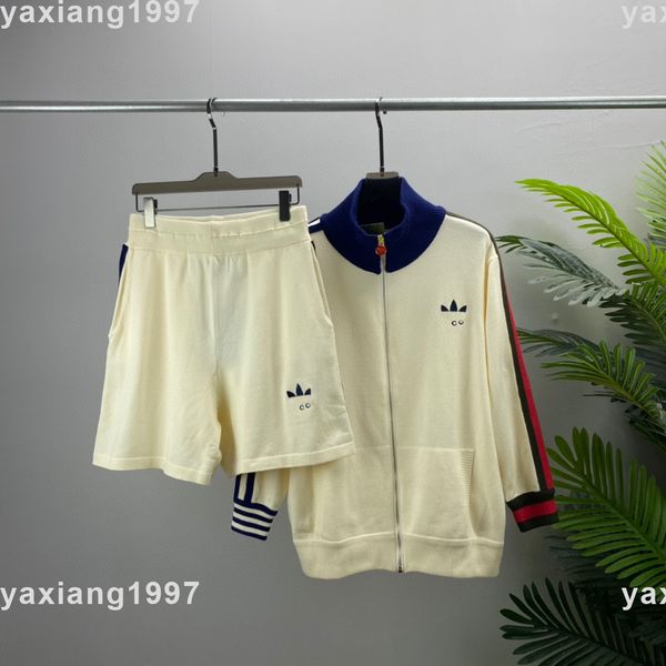 

2022ss spring and summer new shirt high grade cotton sweatshirts printing short pants sleeve round neck panel t-shirt, Black;brown