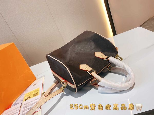 

2021 new women messenger travel bag classic style fashion bags shoulder bags pillow style 30cm 25cm