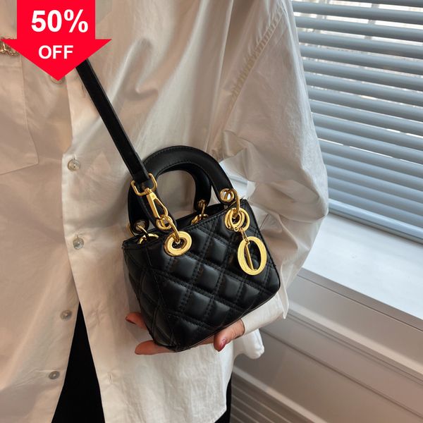

evening clutches designer bags diana hand 2022 new women's single shoulder diagonal small square party red clutch bag purses