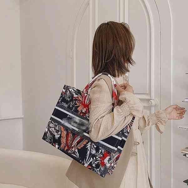 

shoulder bags style is temperament and connotation synthetic leather other handbags zipper