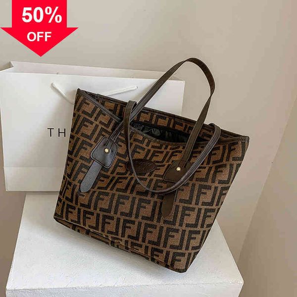 

designer clutch bag evening clutches 2022 new factory wholale women's trend letter texture one shoulder portable high-capacity tote
