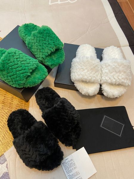 

2022 ladies fur slippers womens fluffy slide ripple faux fur sliders winter warm furry flip flop embroidered pillow soft flats designer plat, Black