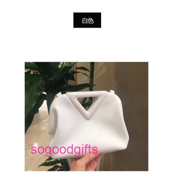 

venetta bag triangle handbag point crossbody bottedesigner bags with the bag 2023 new candy color inverted triangle bag cloud leather o h4uk