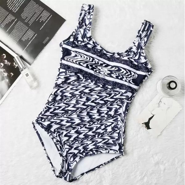 

2022 womens bikini beach bikinis summer split swimsuit fashion letter printed strappy siamese split style designer swimwear one pi3057