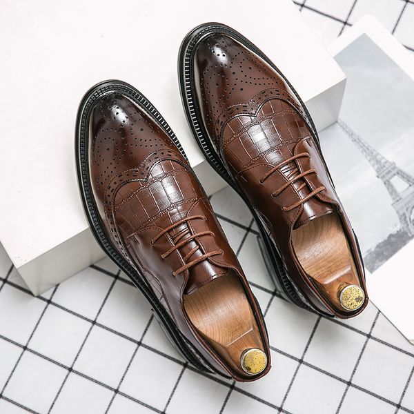 

luxury bullock designer casual shoes men pu solid color british carved pointed toe lace classic comfortable daily wear large size 37-46, Black