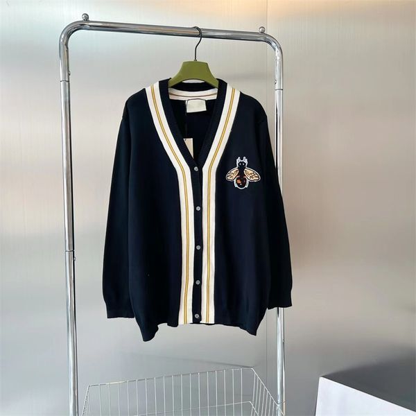 

2023 new clothing high version autumn and winter embroidery stickers bee color matching collar edge women's casual knitted cardigan, White;black