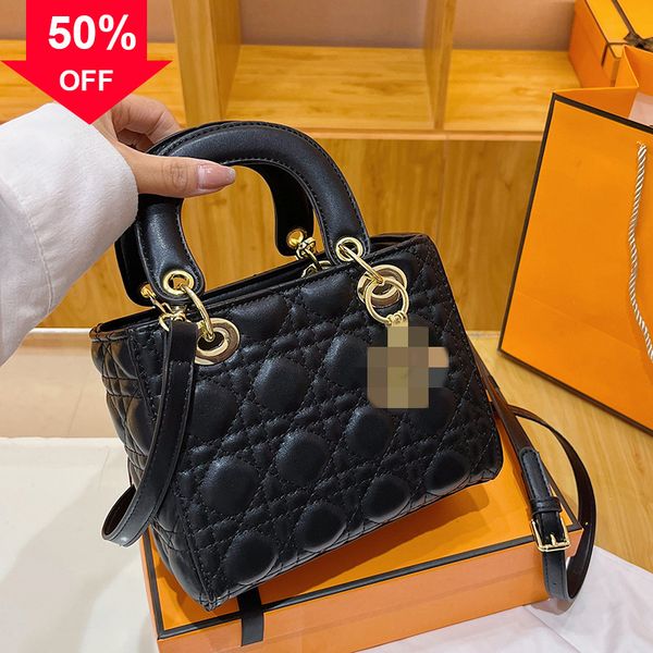 

designer evening bag new shoulder mini hand live lingge diana 2022 fashion embroidered thread sheep msenger bag texture hand