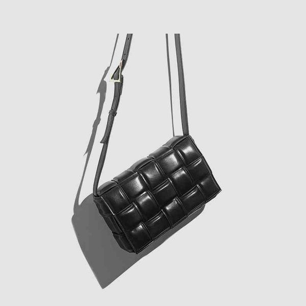 

designer bags 2022 green cassette woven waist bag woven square tofu botegaass totes luxury chain vintage cassette pillow square dumpling gdh