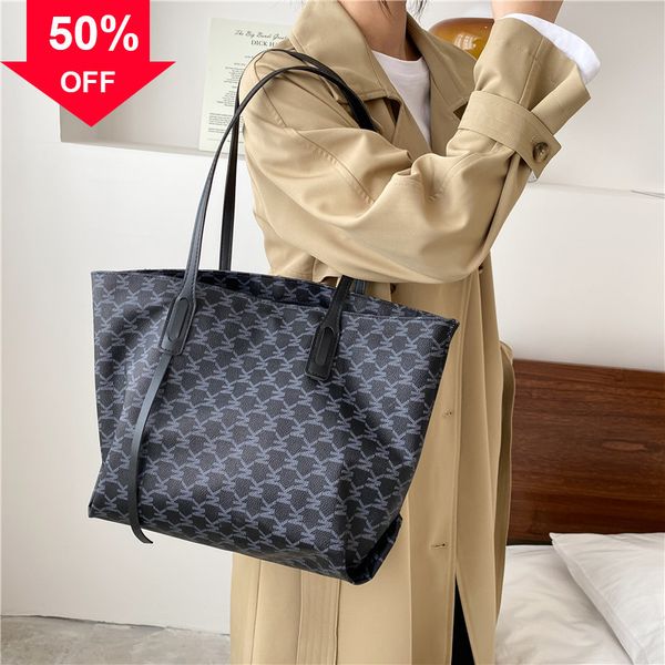 

designer evening bag new shoulder mini hand high sense women's large capacity fashion portable tidy tote mother