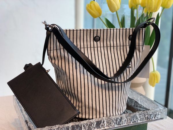 

new designer shoulder bag women's canvas bucket bag size 20cm long 27cm high