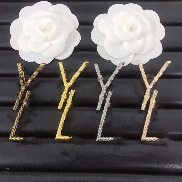 

multi-style classic letter brooch fashion retro high-end brass suit accessories unisex, Gray