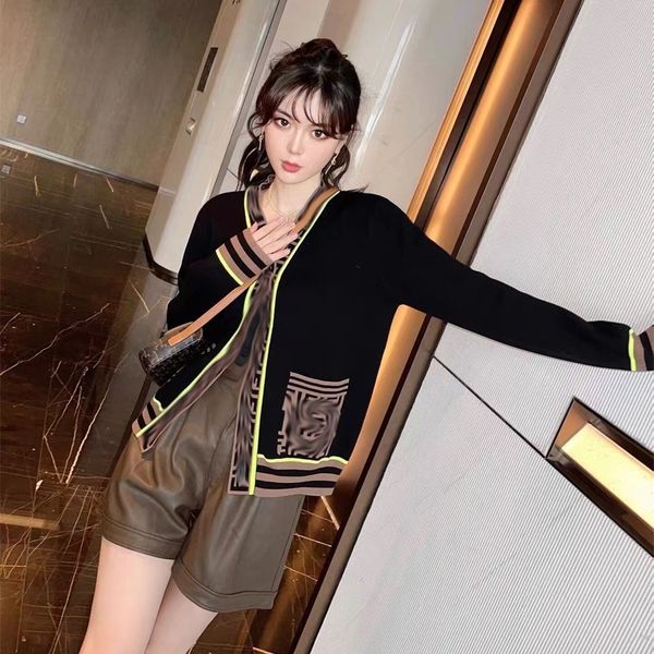 

2023 new clothing high version autumn winter double letter old flower sweater coat men's and women's cardigan, White;black