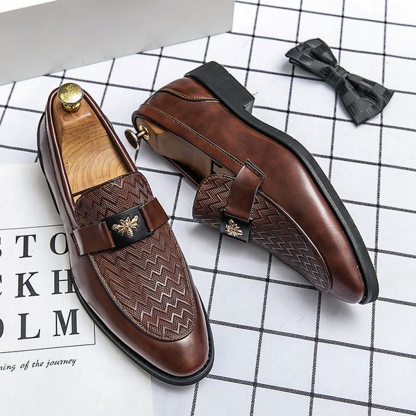 

British Style Loafers Men Shoes Fashion Solid Color PU Curve Pattern Metal Belt Decoration Business Casual Daily All-match AD169, Clear