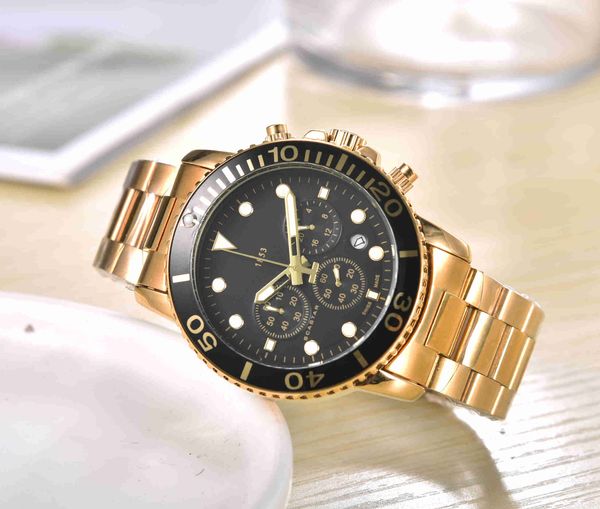 

2022 fashion men's sports watch quartz quartz 6 pin second running timer display calendar segment connected watchband, Slivery;brown