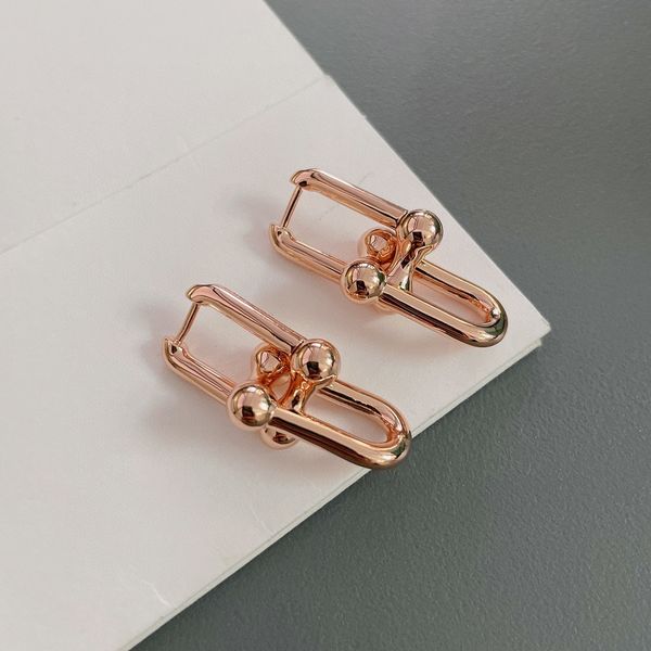

v gold materal charm drop earring in two colors plated two connect design have box stamp ps7249a, Golden