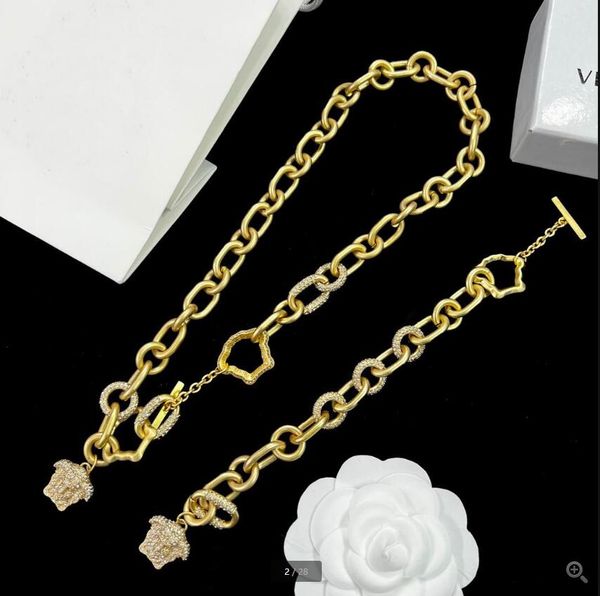 

female designed brass chain choker necklaces bracelet earring medusa portrait pattern pendant womens jewelry set designer jewelry b126, Black