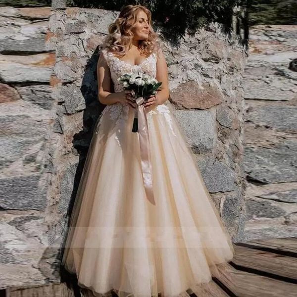 

2022 country garden champagne a line wedding dress v neck lace appliques beads tulle sleeveless bridal gowns plus size vestido de novia lace, White