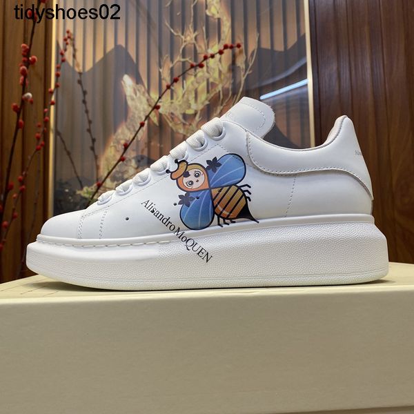 

2022 summer breathable mueen sting little bee graffiti colored men's shoes korean versatile leather thick soled small white shoes, Black