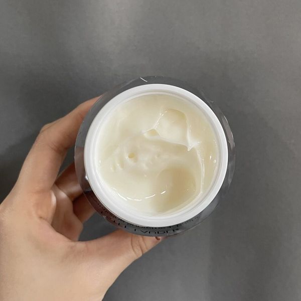 

selling moisturizing the revitalizing bright power soft cream lotion 75ml, White