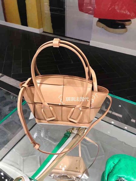 

shoulder bag women crossbody bottage venates backpack purse handbags seam leather ladies metal chain classic woven messenger bag luxurys des