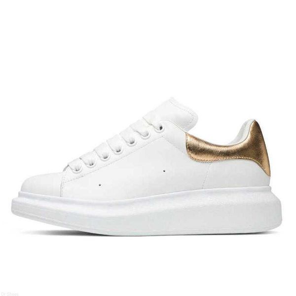 

newog designer sneakers mc queens alexander casual shoes chaussures luxury men women platform shoe black suede triple white mens229a