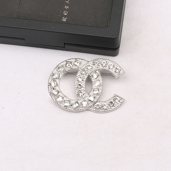 

luxury women designer brand letter brooches 18k gold plated inlay crystal rhinestone jewelry brooch hollow pearl letter c pin bride marry we, Gray