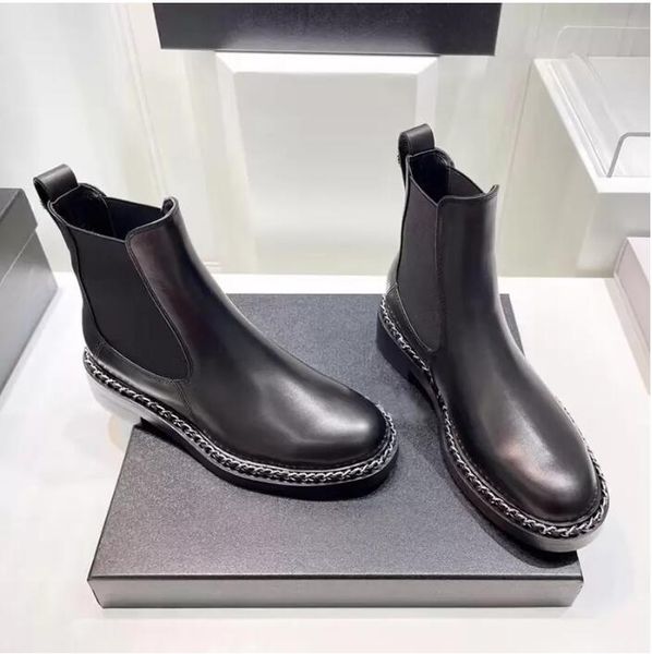 

2022women 's ankle boots motorcycle boots metal chain winter fashion elastic leather smooth shiny r luxury flat heel cuff chelsea rider, Black