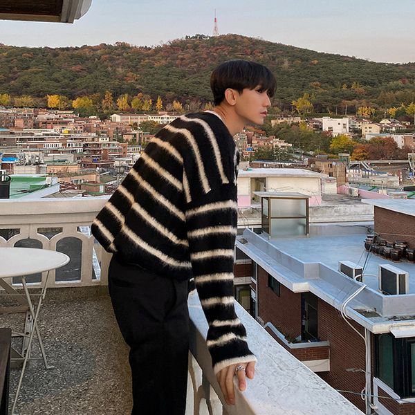 

men's sweaters striped knitted sweater autumn winter korean fashion loose plush pullovers men chic clothing streetwear 220923, White;black