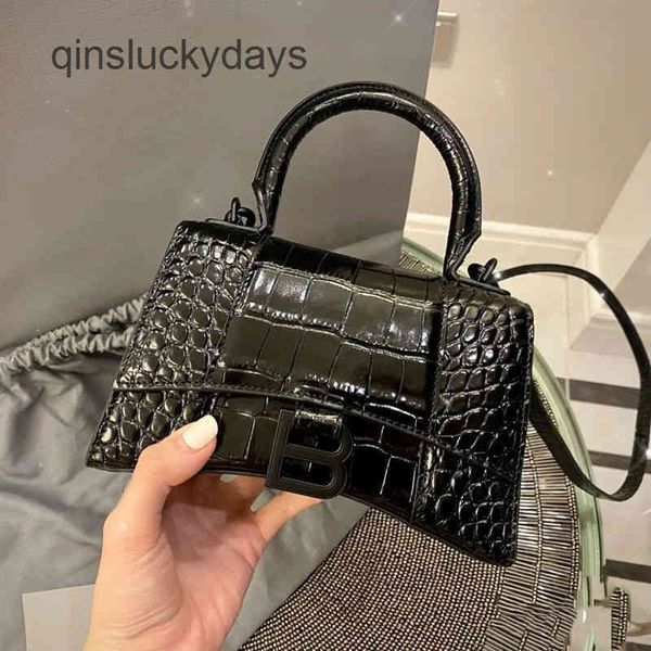 

di0rbags luxury balencaig bags outlet small design new armpit versatile female advanced sense fashionable hourglass one
