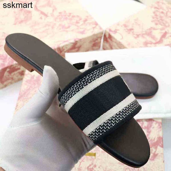 

slippers luxury ladies sandals summer flat slipper designer leather fashion beach big head rainbow letters woman, Black