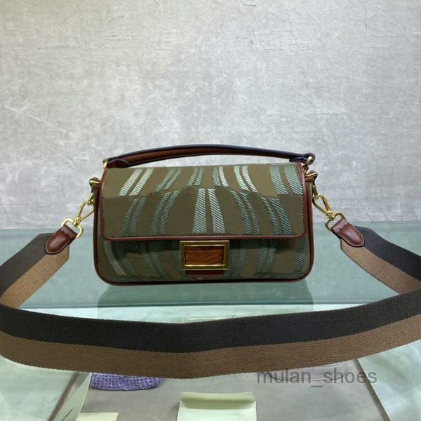 

2022 evening bags baguette shoulder bag handbags crossbody clutch bag fashion matching embroidery letter flap magnetic buckle purse interior