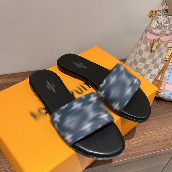 

2023 paris womens slippers scuffs summer sandals beach slide slippers girls flip flops loafers beautiful embroidered -016, Black