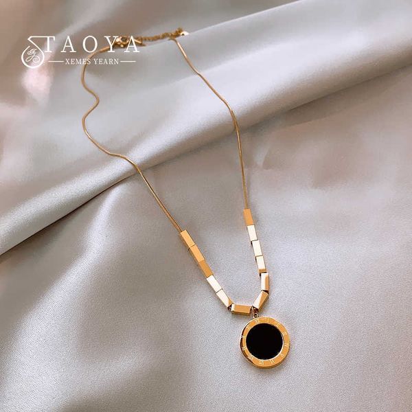 

classic fashion black and white two color roman disc pendant stainless steel necklace women's luxury jewelry gift accessories, Silver