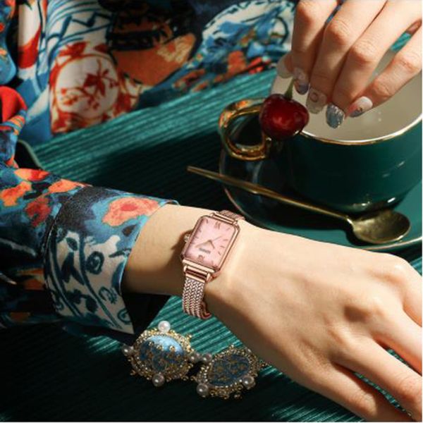 

fashion temperament ladies quartz watch diameter 26 mm 10 mm thickness, Slivery;golden