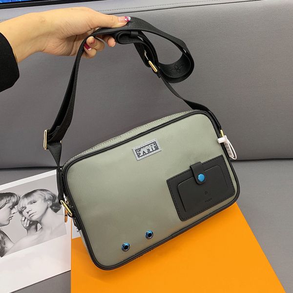 

luxurys designers shopping bags wallets card holder cross body totes key cards coins men genuine leather shoulder laser silver messenger cam