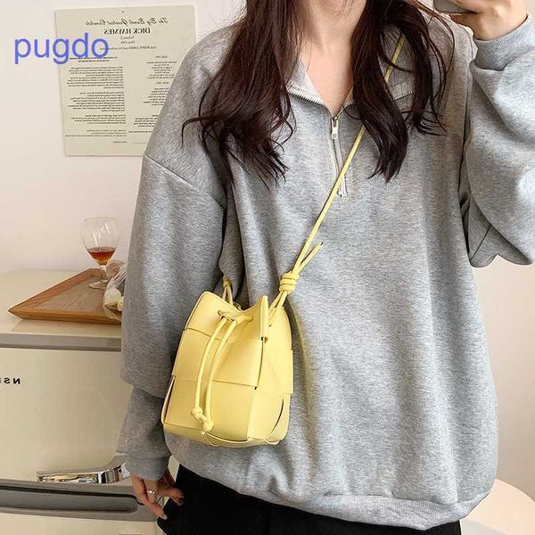 

bottegas bag brick cassette shoulder hands venetas online shop woven drawstring korean version bucket women's w7z7