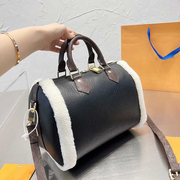 

totes winter designer women tote bags handbags classic letter print travel shoulder bag luxury leather shpper bag 220926