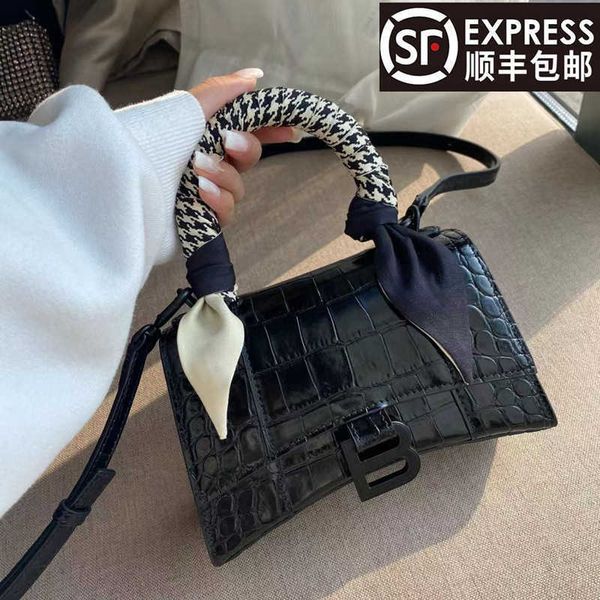 

vintage middle ancient leather underarm bag balencaigass women's bags early fashion versatile luxury designer evening bags unique patte