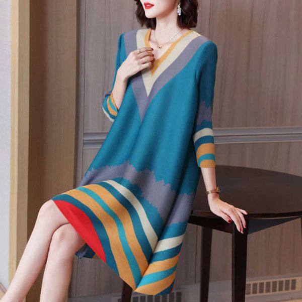 

casual dresses elegant v-neck 3/4 sleeve printing striped vintage dress 2022 autumn new loose women's clothing oversized commute midi d, Black;gray