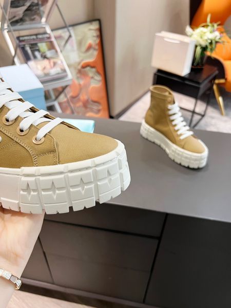 

designer sneakers casual shoes platform sneaker black shiny leather women sneaker chunky round head rubber shoe ladies loafers 0917