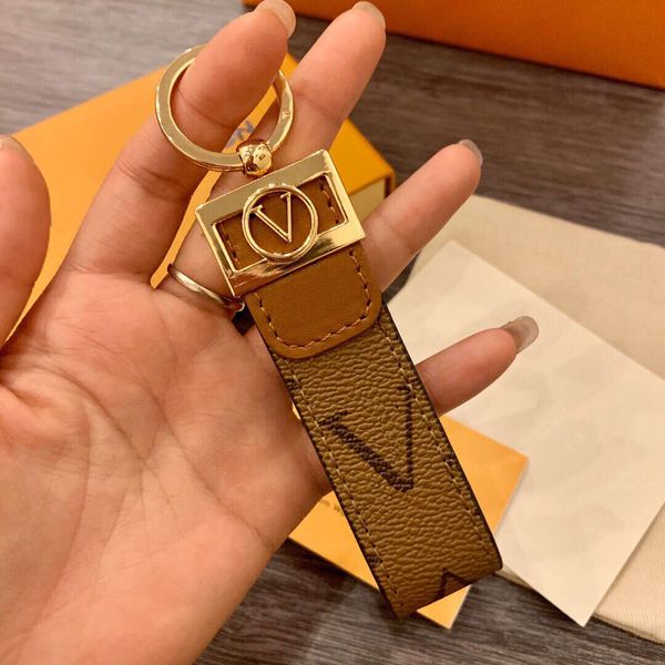 

luxury designers keychain car key chain solid color monogrammed keychains genuine leather metallic design men women bag pendant accessories, Silver