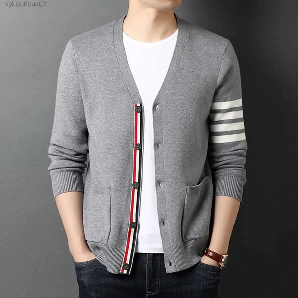

2022 hoodies luxury tb fashion brand thom sweaters men slim fit v-neck striped cardigans clothing cotton coat england style, Black