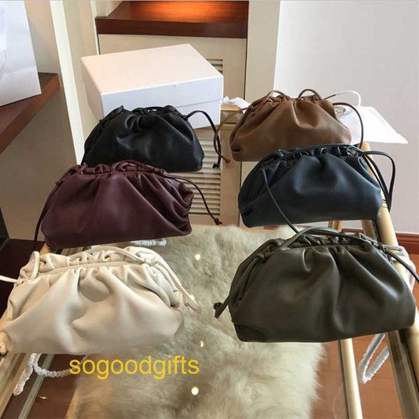 

pouch designer bag bottegas handbags women venetas clutch bags bag 2022 new cloud pleated dumpling tidy soft leather one shoulder crossbody