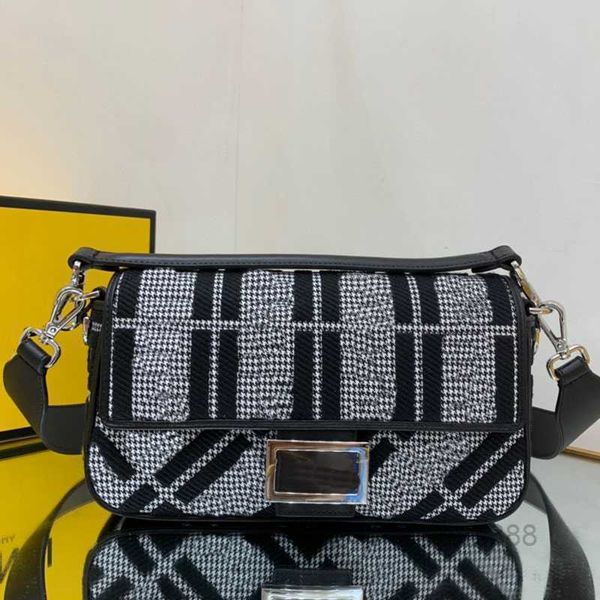 

evening bags embroidery baguette bag crossbody bags shoulder handbags fashion women clutch purse flap square metal letter hasp hardware remo