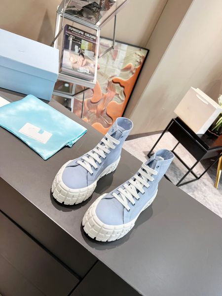 

designer men's casual shoes fashion women's leather shoes vintage trainer sneakers white and black men's and women's sue