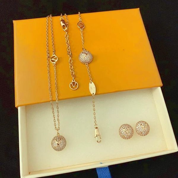 

2021 europe america style jewelry sets lady women engraved v initials full diamond half round necklace bracelet earrings sets 2 co326h, Silver