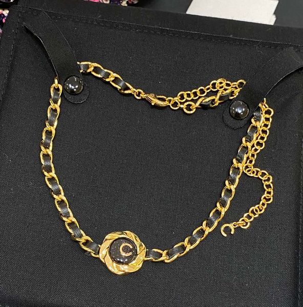 

2022 luxury quality charm round shape pendant necklace with black acrylic beads and genuine leather stud earring have box stamp ps7275a, Golden