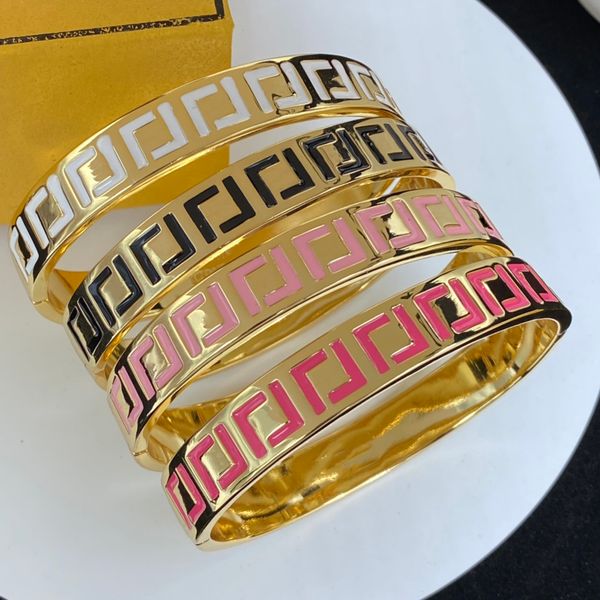 

luxurys designers bracelet cuff gold sliver designer bracelets for women luxury jewelry classic fashion jewelry trend anniversary gifts 2sty, White