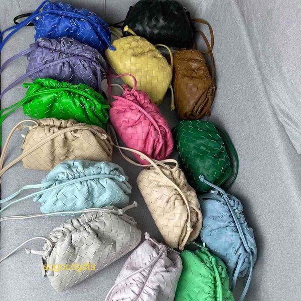 

pouch designer bag bottegas handbags women venetas clutch bags 2022 new style pleated wind woven cloud bag leather singl